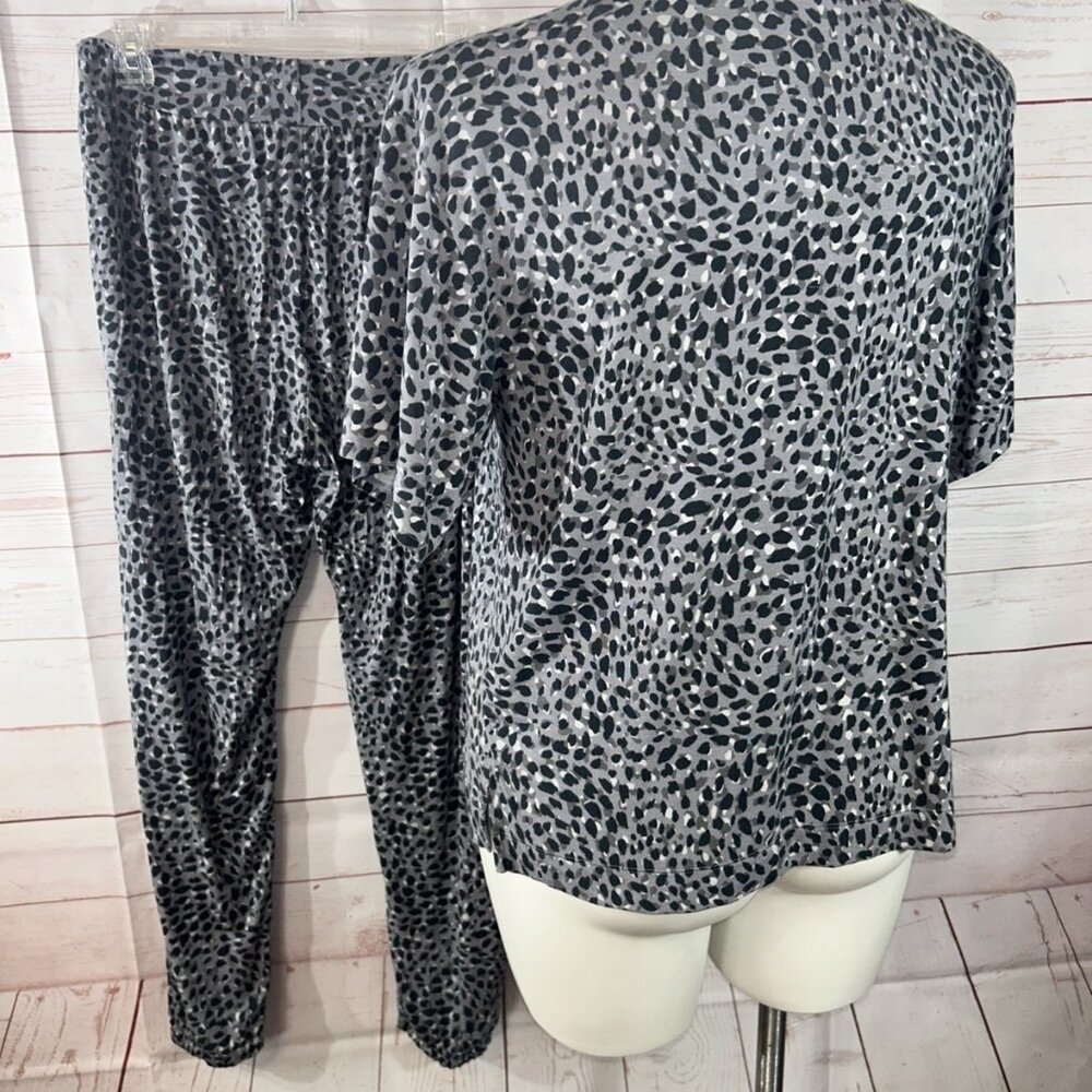 Donna Karan Sleepwear 2 PC Pajamas Set Size L short sleeve Gray Black Leopard - Picture 5 of 9
